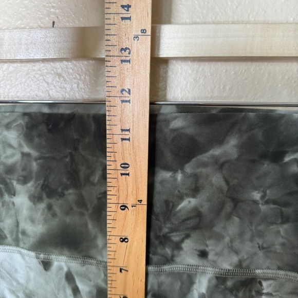 Lululemon Leggings Women’s 6 Align Diamond Dye Athletic Cropped High Rise - Picture 3 of 7